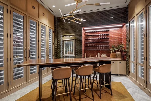 252 South Street Unit: 8J