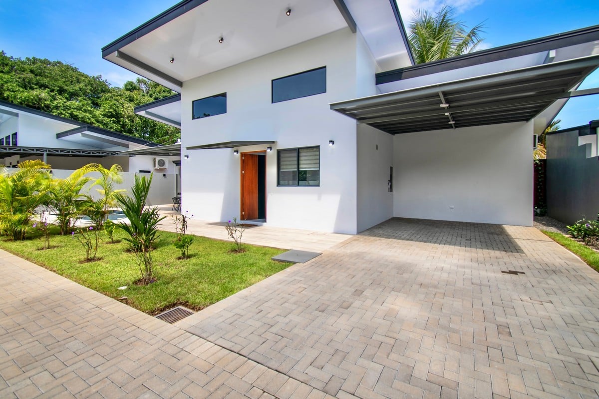 0.14 ACRES – 3 Bedroom Newly Built Modern Home Pool, Privacy, Only 5min Walk to the Beach!!!!
