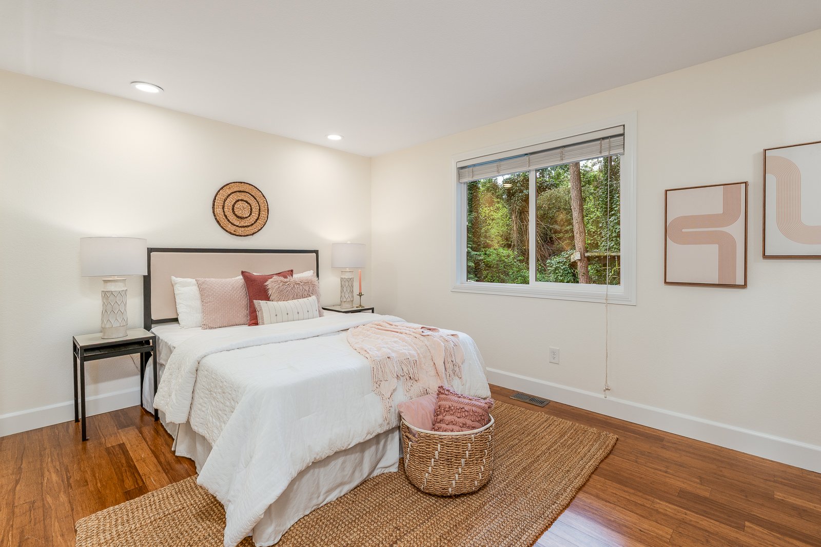 Enchanting Kirkland Hideaway 