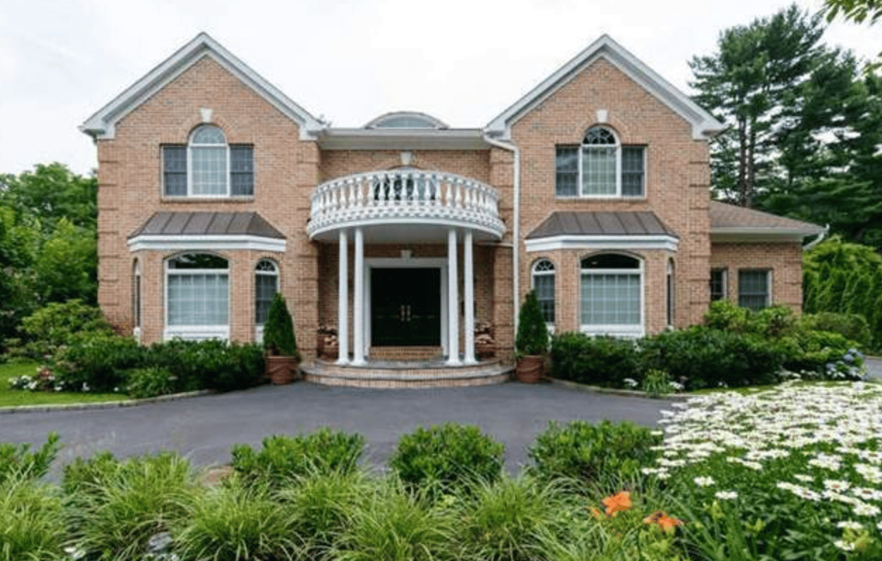 15 Corncrib Ln