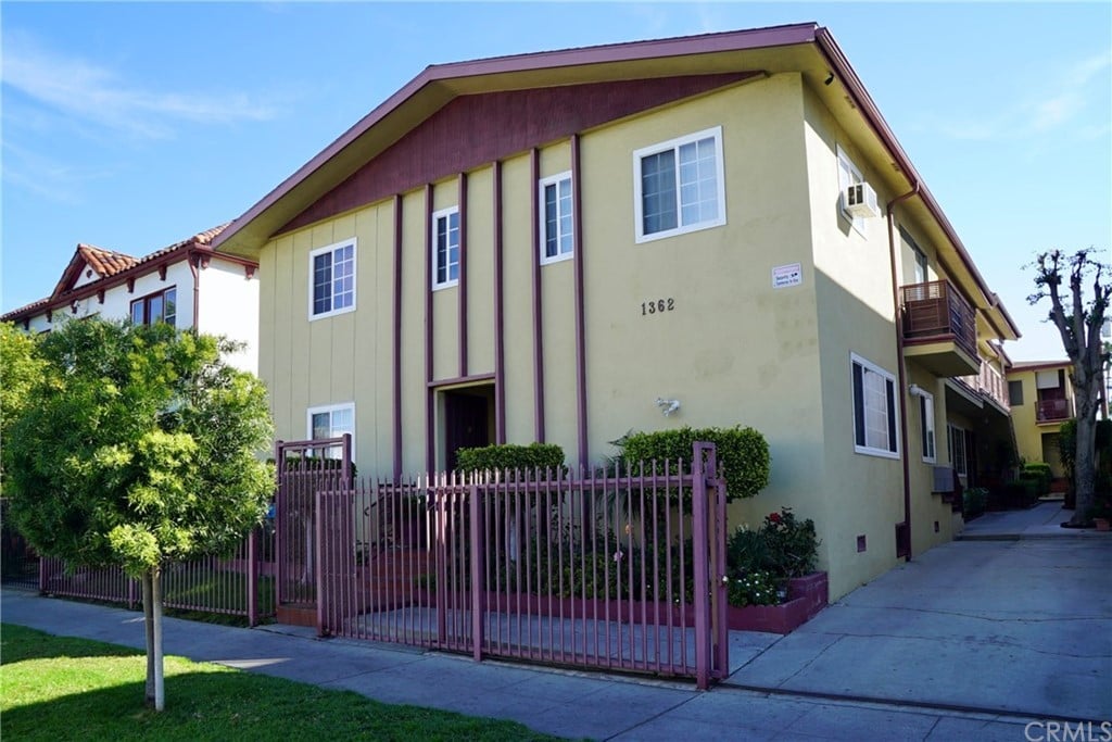 1362 N Serrano Ave