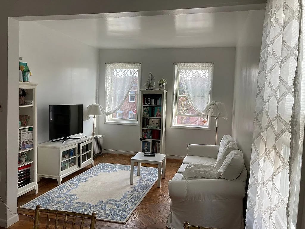 22-16 35th St