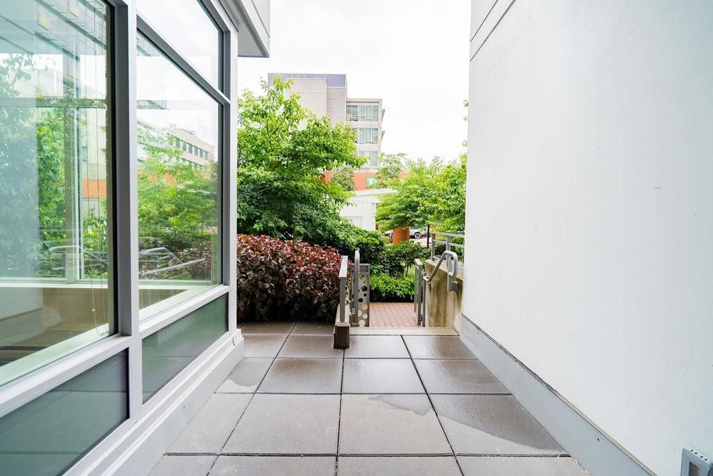 258 Nelson's Ct, #102