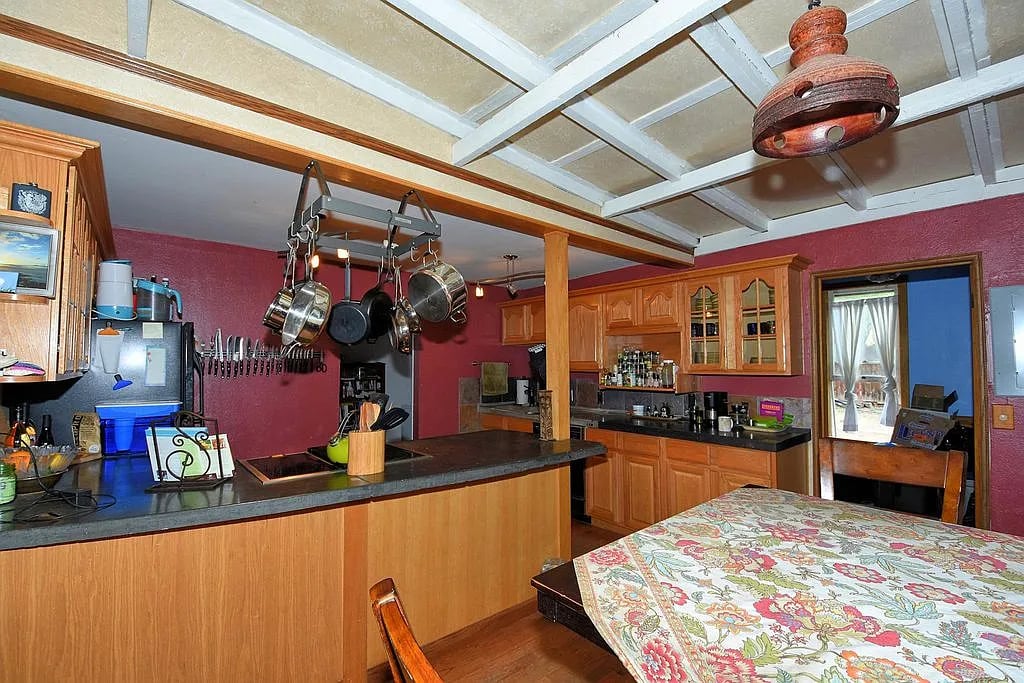 2316 W Pikes Peak Ave