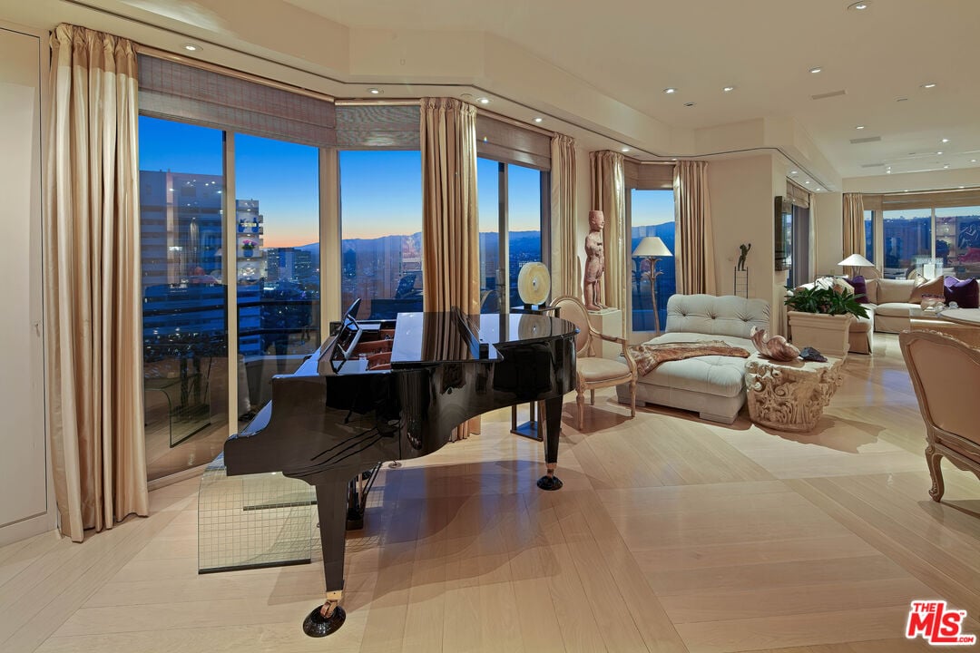 10601 Wilshire Blvd Unit: 20C