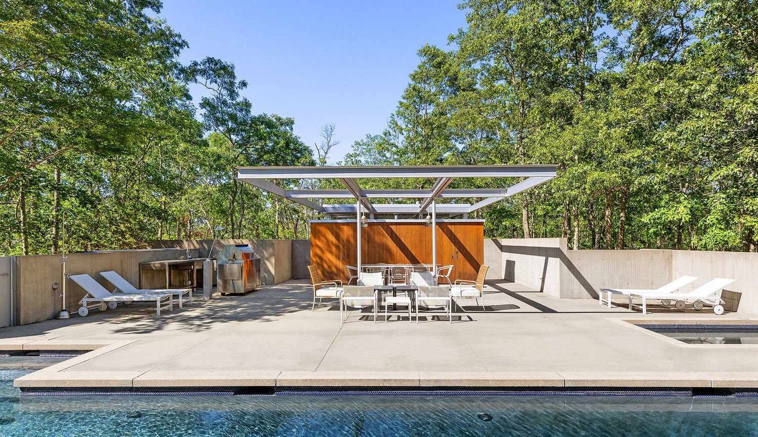 HAMPTONS ARTIST RETREAT BY NOTABLE ARCHITECT ON NEARLY 10 ACRES