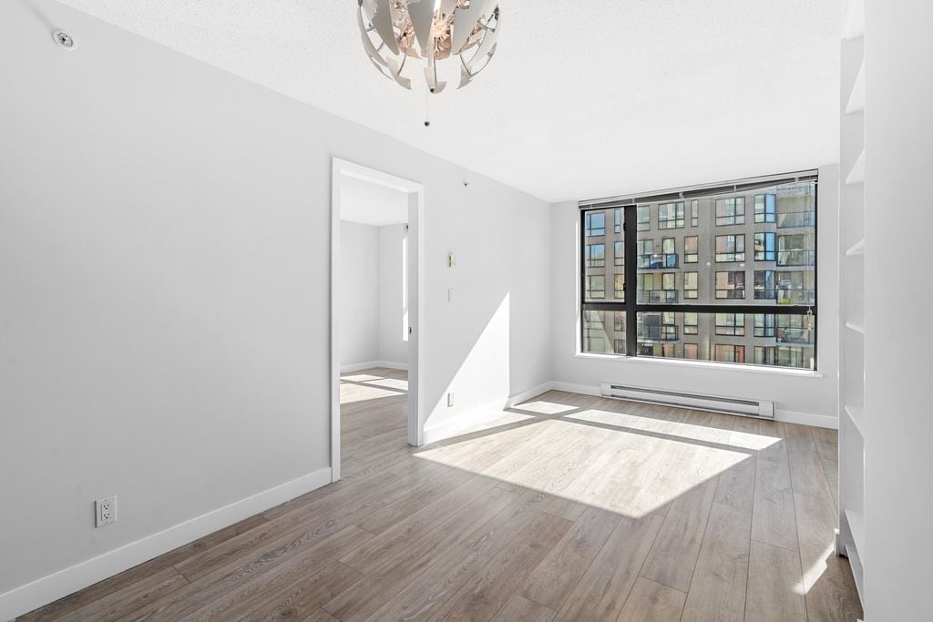 833 Agnes St, #807