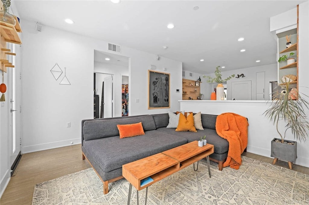 118 S Avenue 50, Unit 204