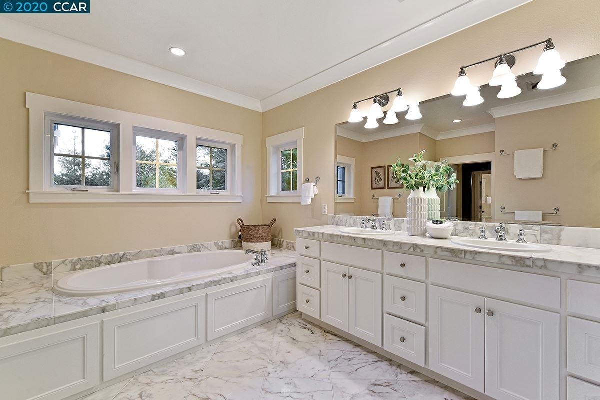2880 Kinney Dr