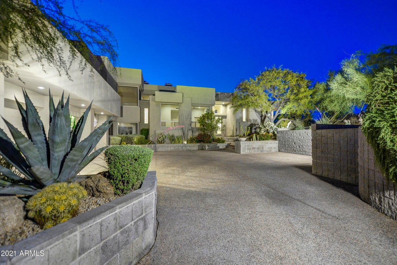 10526 E Cinder Cone Trl