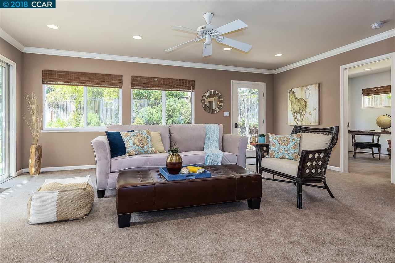 1853 Del Rio Dr