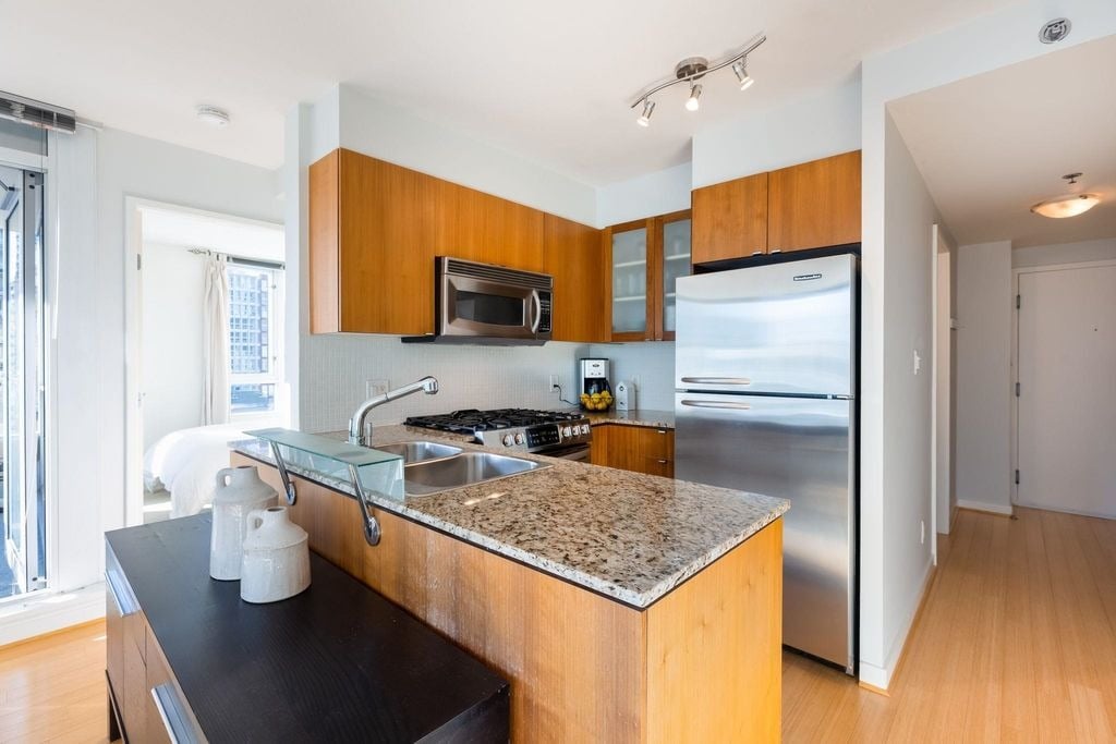 822 Seymour St, #909