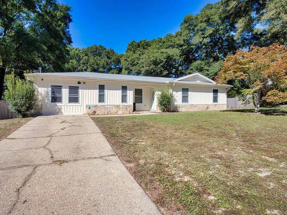 226 Springwood Cir
