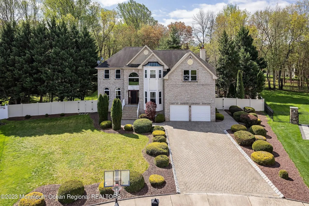 328 Autumn Hill Dr