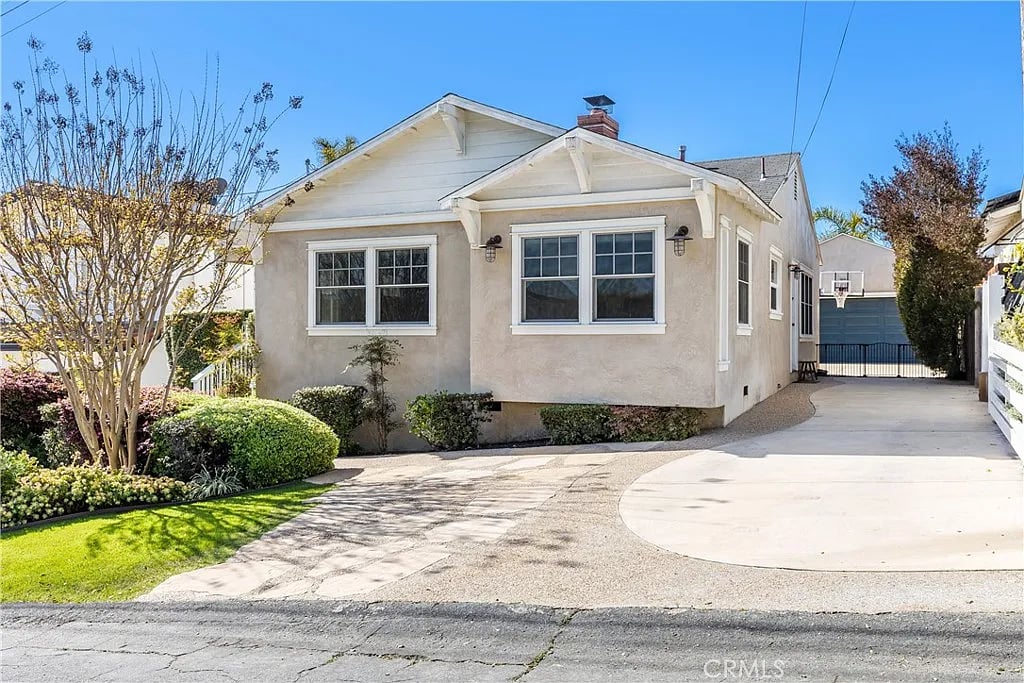 844 12th Ct