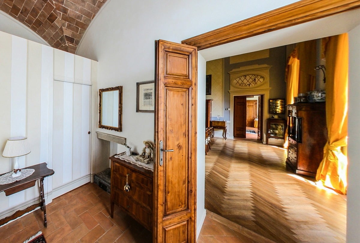 Period Villa Apartment With Private Garden