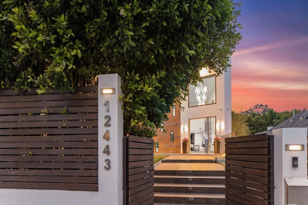 Aurelian Pavilion, W Sunset Blvd, 90049