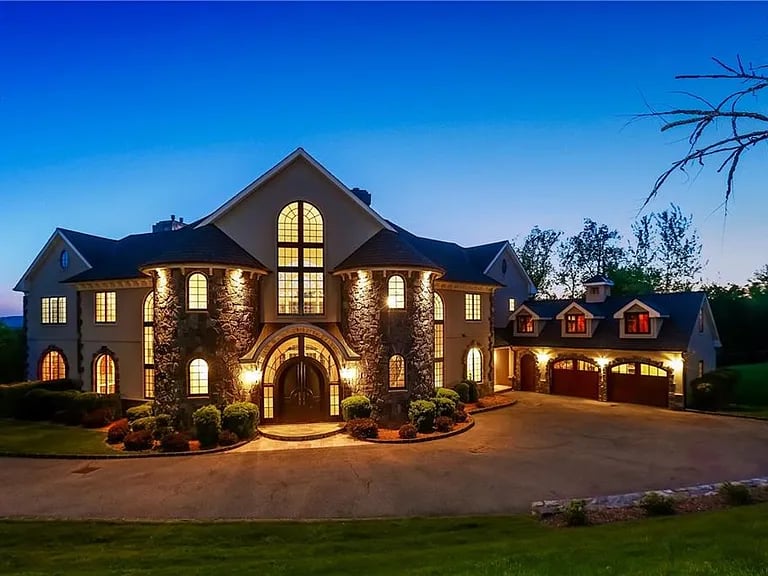 65 Brookwood Dr
