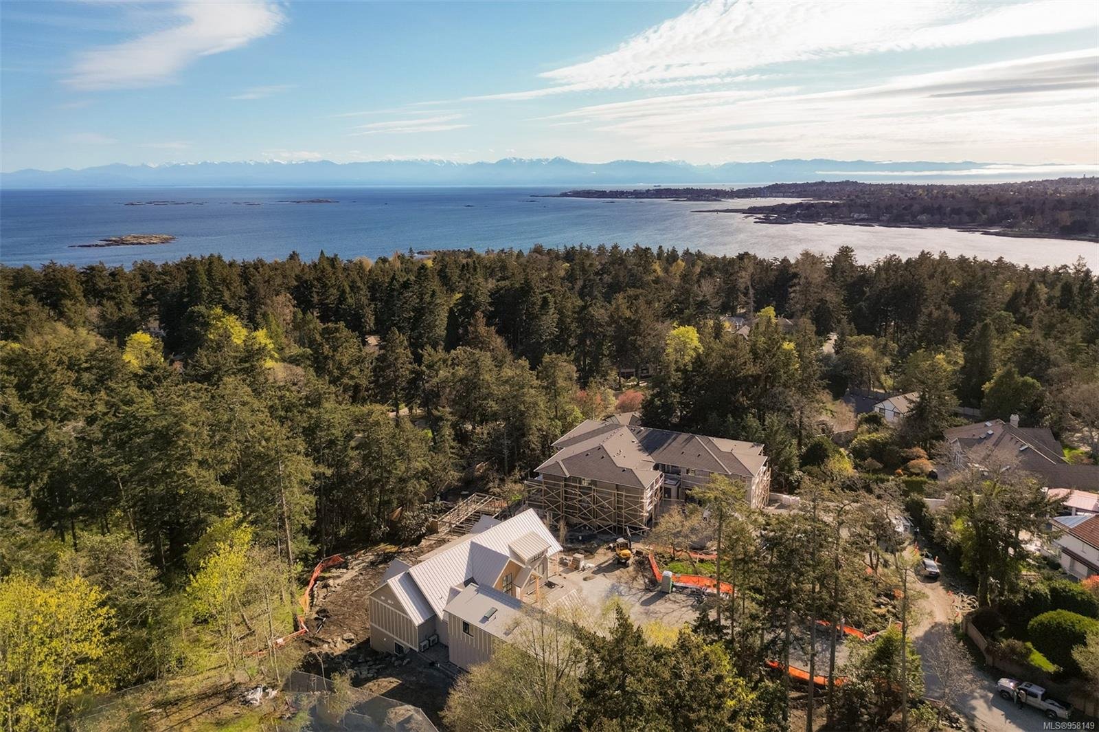 2789 Arbutus Rd