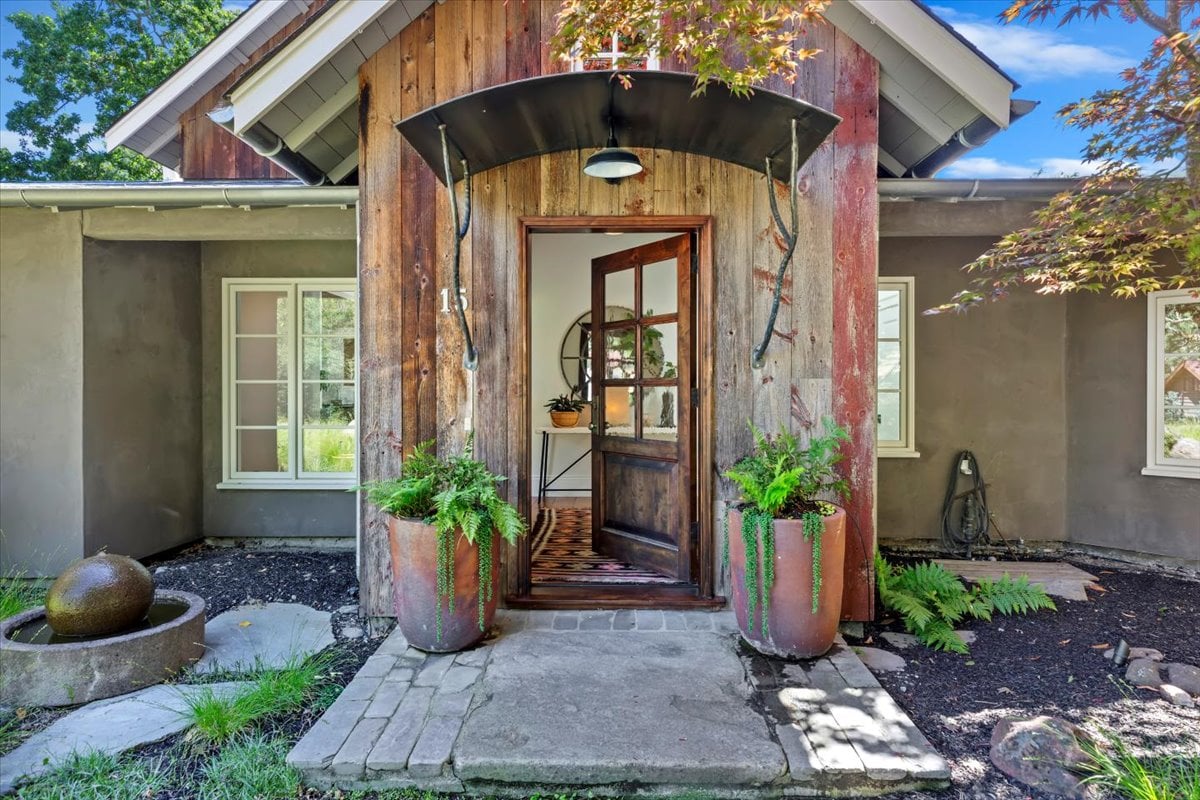15 Cascade Ln