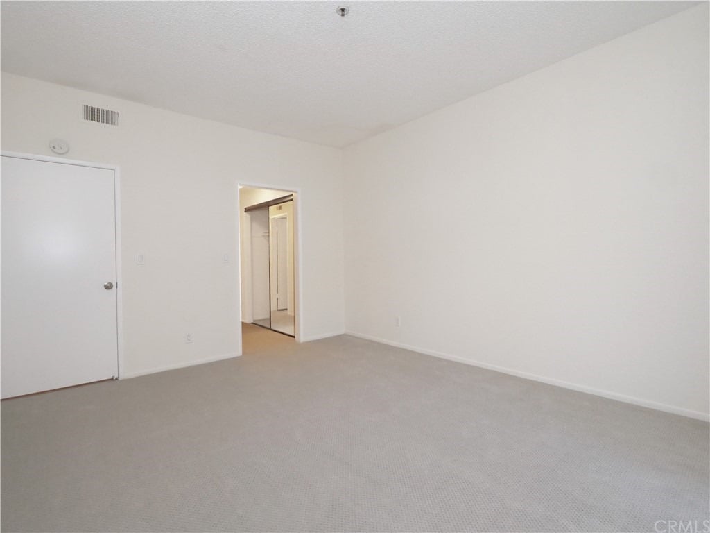 2563 Plaza Del Amo #204