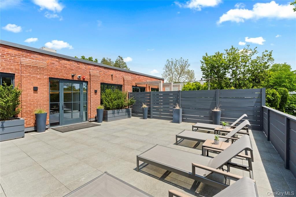 41 Richmondville Avenue Unit: 303