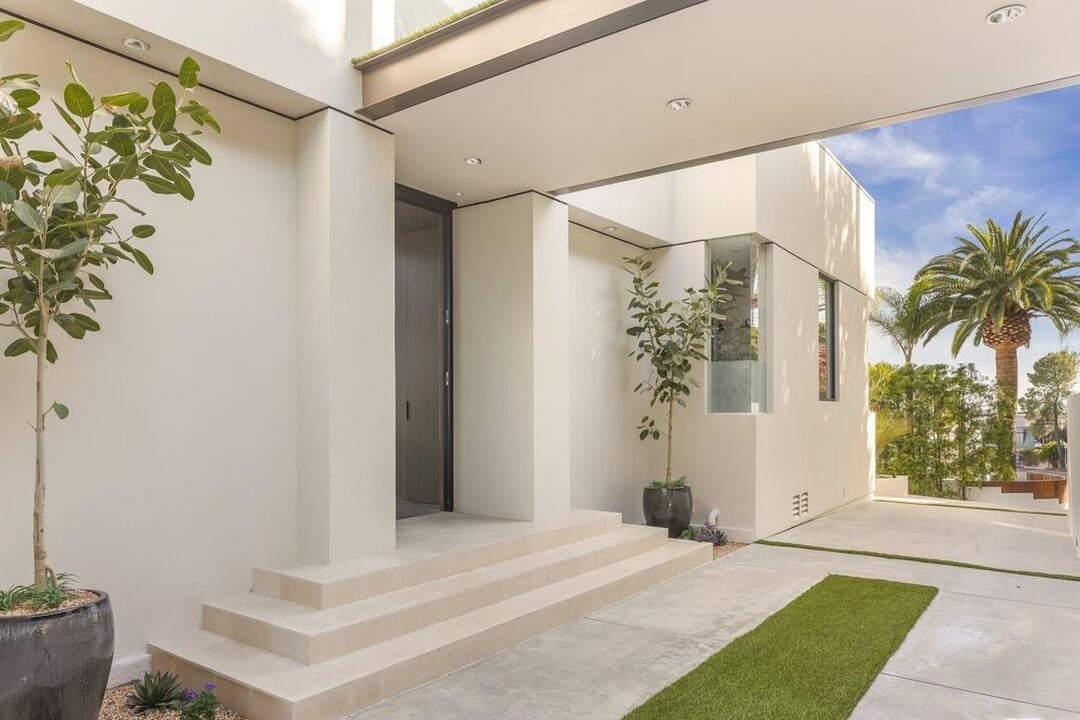 Monarch Crest, Sierra Mar Pl, 90069