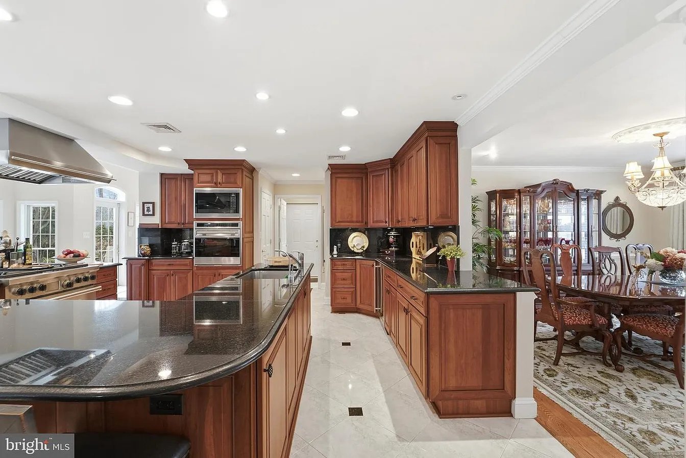 304 Chesapeake Dr