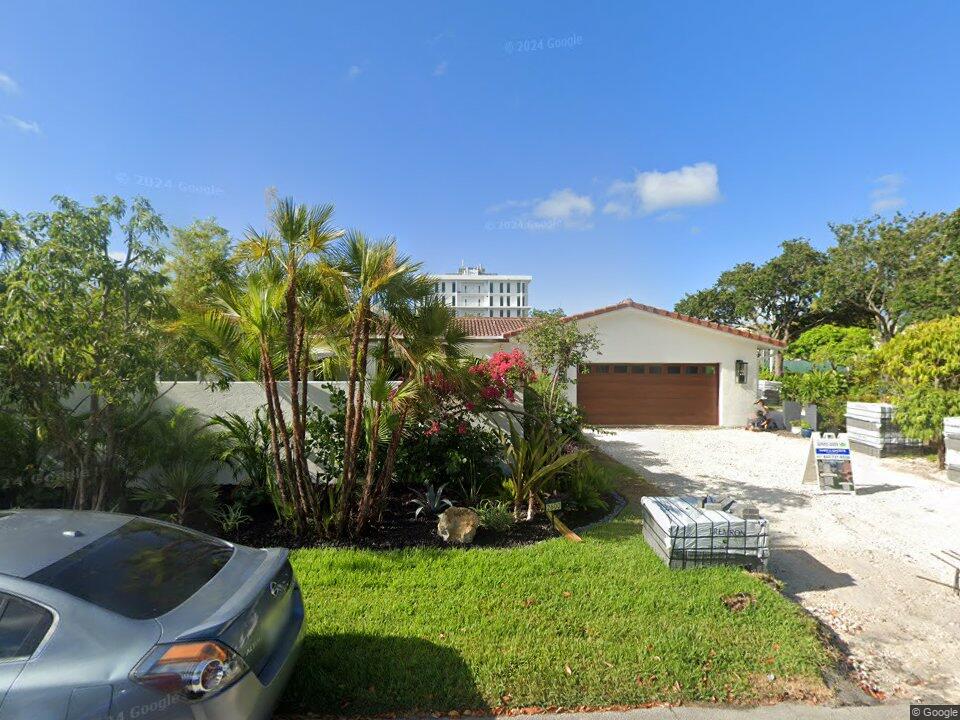 2600 NE 33rd St
