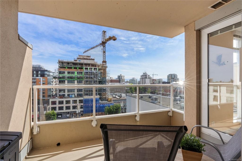 835 View St, #910