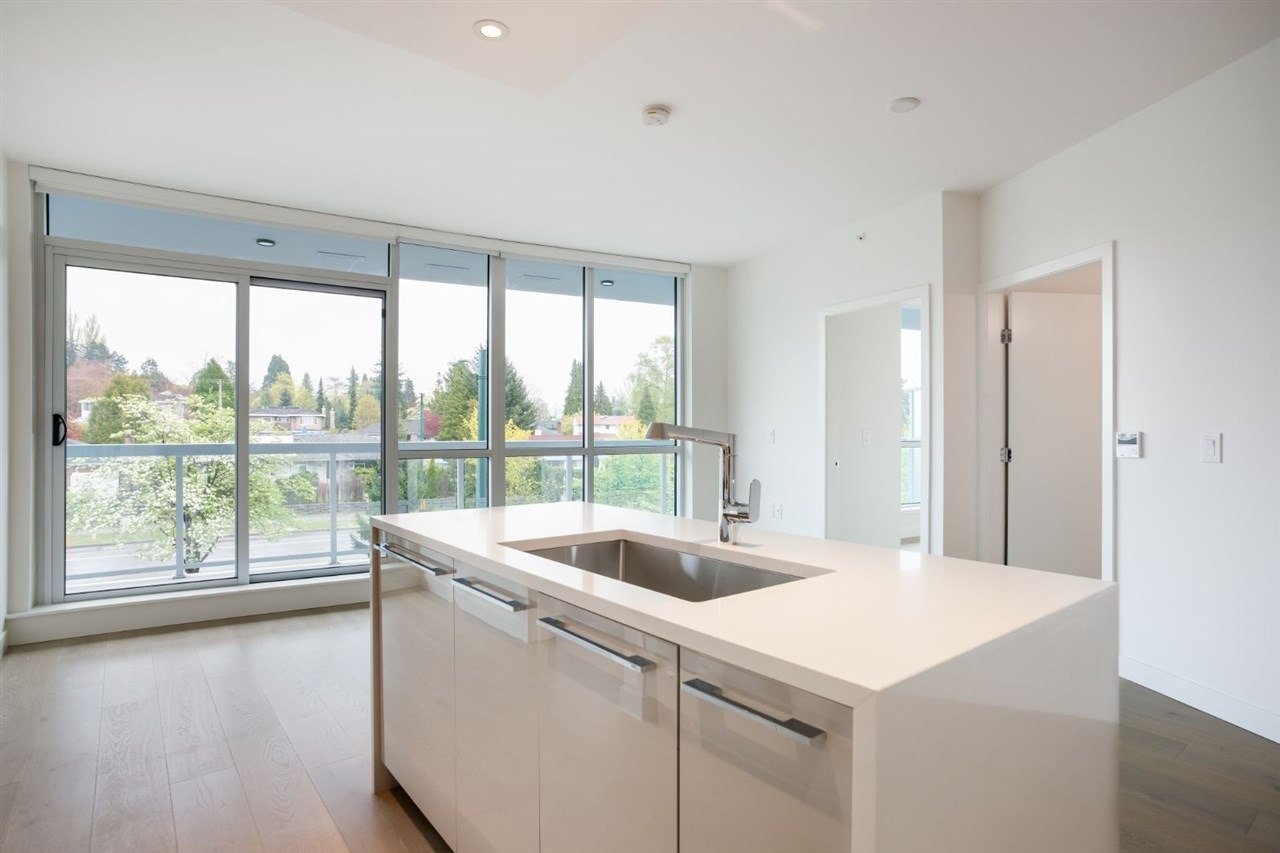 5189 Cambie St, #304