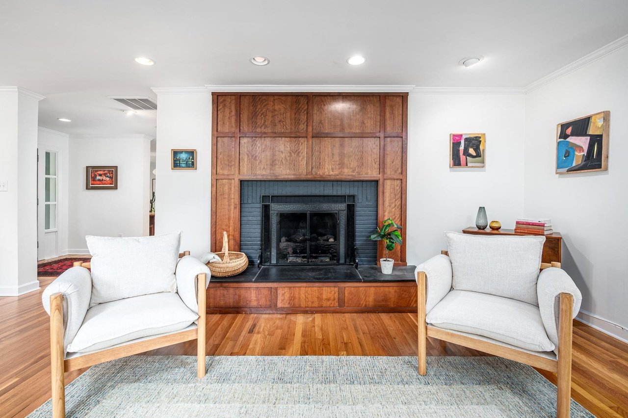 1126 Sourwood Dr