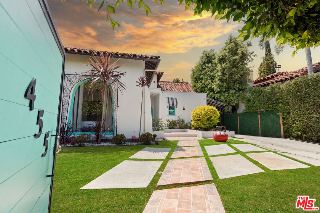 N Crescent Heights Blvd, 90048