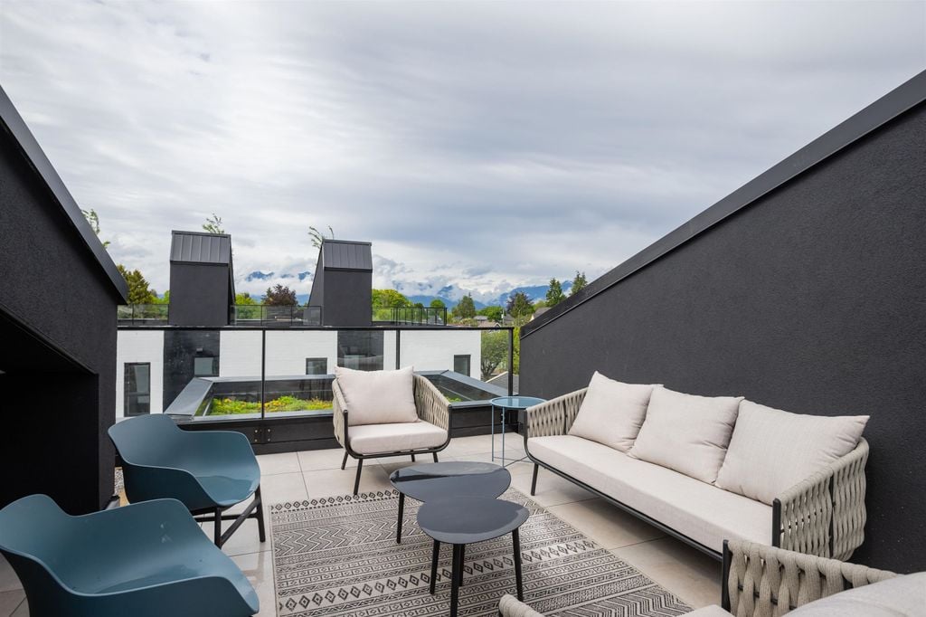 90 W King Edward Ave, #217