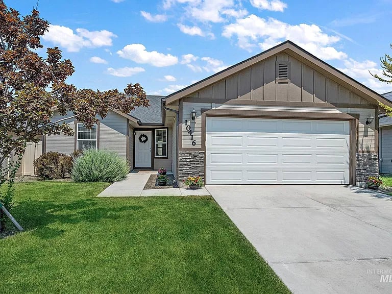 10416 Longtail Dr