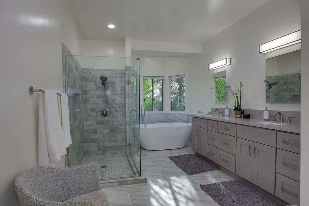 Solaris Manor, N Knoll Dr, 90068