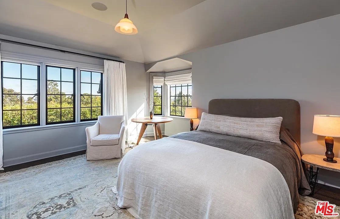 825 Loma Vista Dr