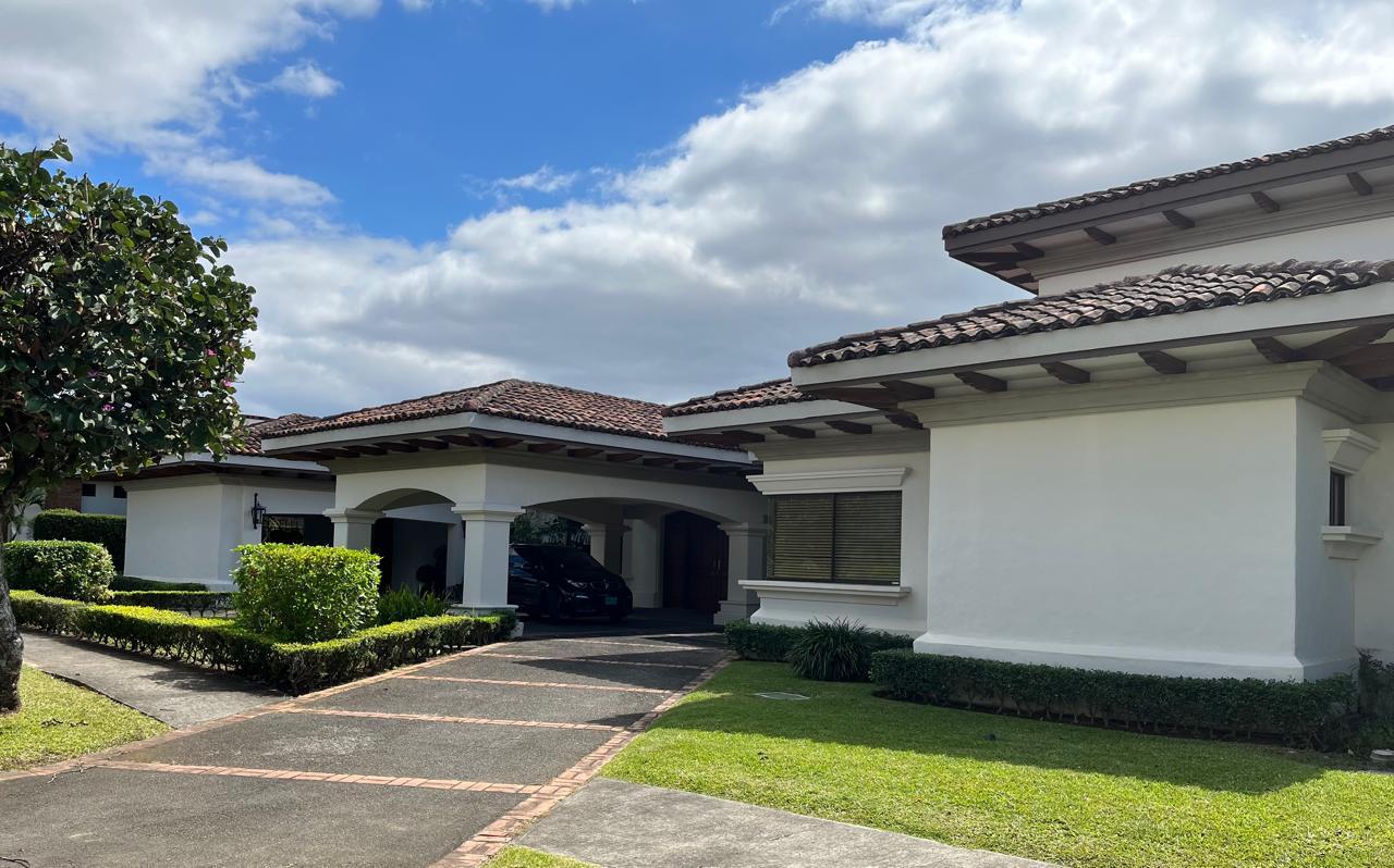 Single Level Gated Residence, Santa Ana, San Jose