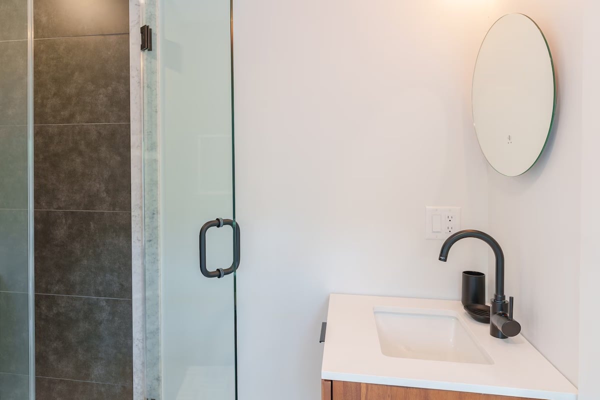 Edgartown Designer Retreat With Pool & Hot Tub