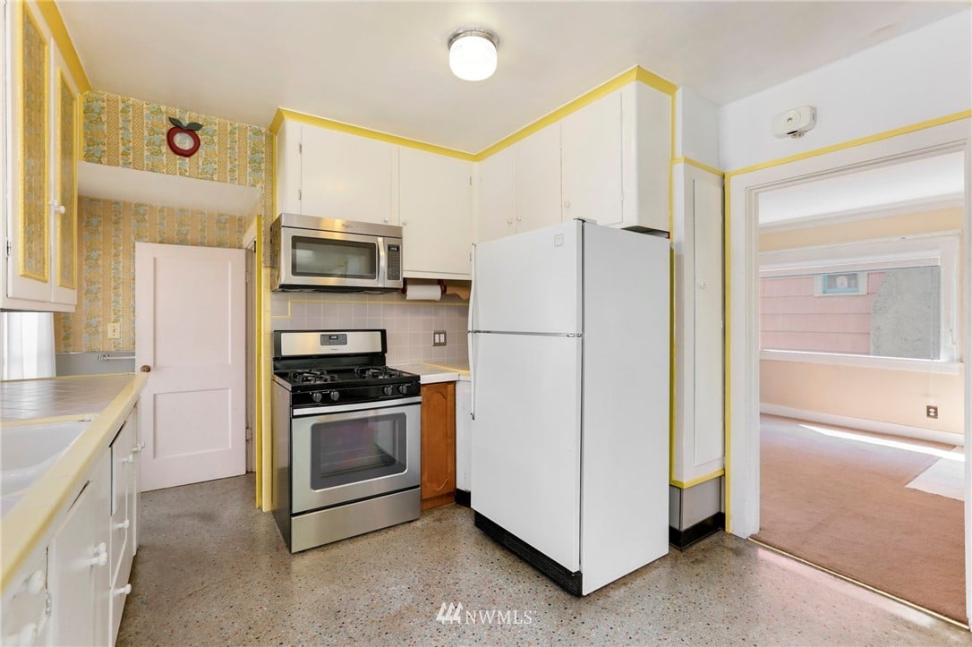 2409 Baker Ave