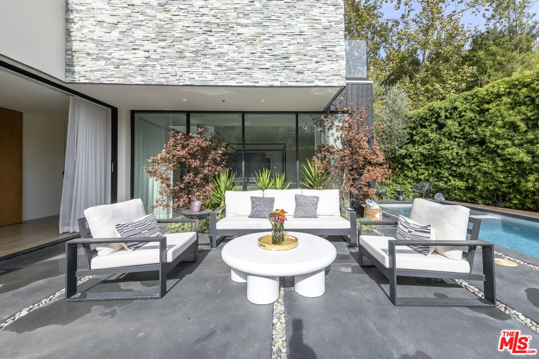 Pinnacle Manor, Willow Glen Rd, 90046