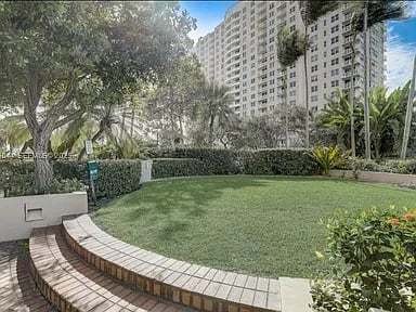 520 Brickell Key Dr #A604