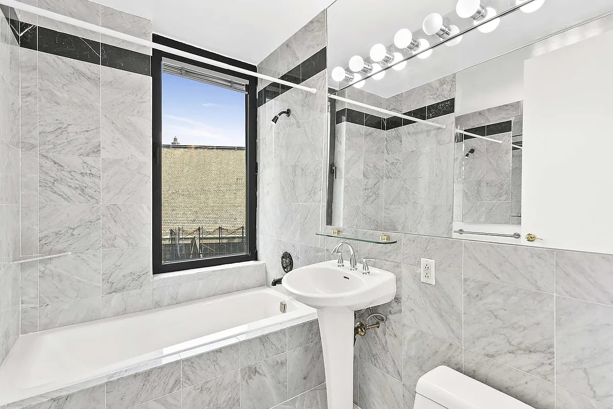 55 W 70th St #11F