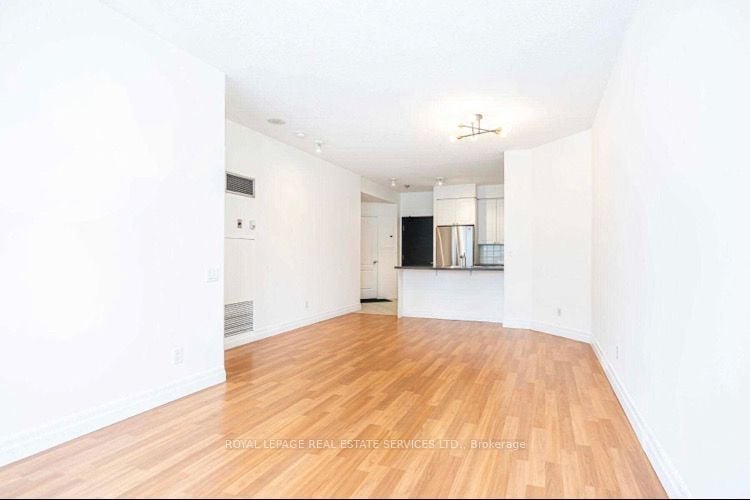 555 Yonge St 502