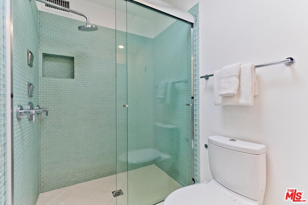 1131 20th St Unit: 2