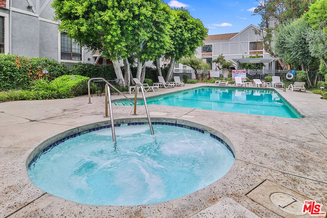 18100 Burbank Blvd Unit 19