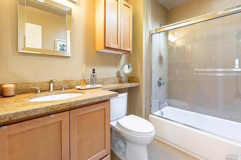 22 Creekside Ct