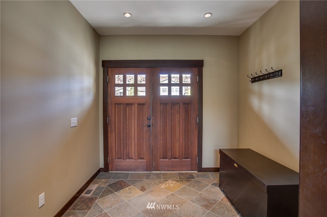 125 W Emerson Dr