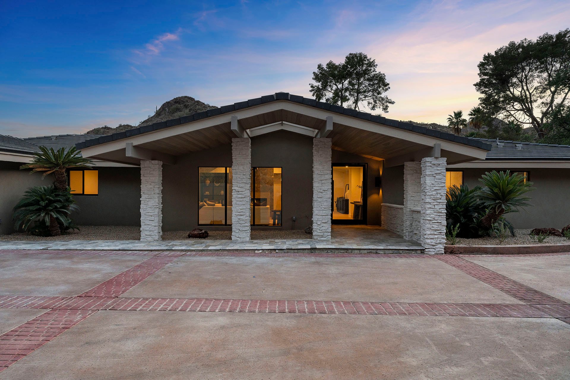 3500 E LINCOLN Drive 26