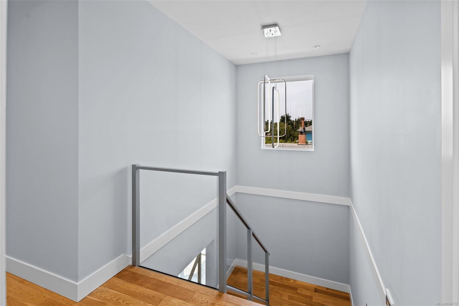 106 Moss St